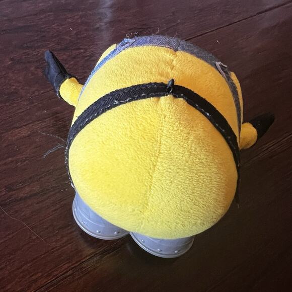 Despicable Me Bob Minion Plush - Picture 7 of 7